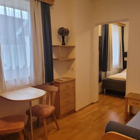 Schauer 3* Waldhausen im Strudengau